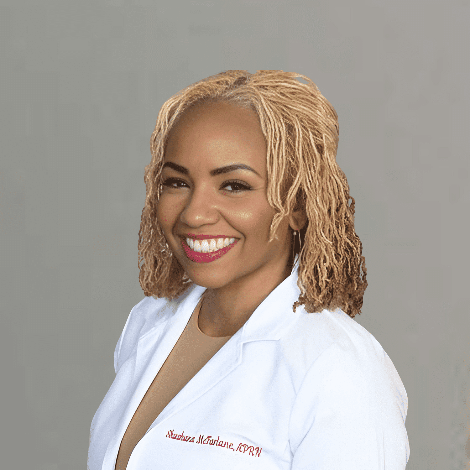 Portrait of Shushana McFarlane, a professional stylist at PareAuBella, showcasing their expertise and style.